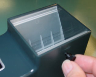 screw adjustment on automatic pet feeder